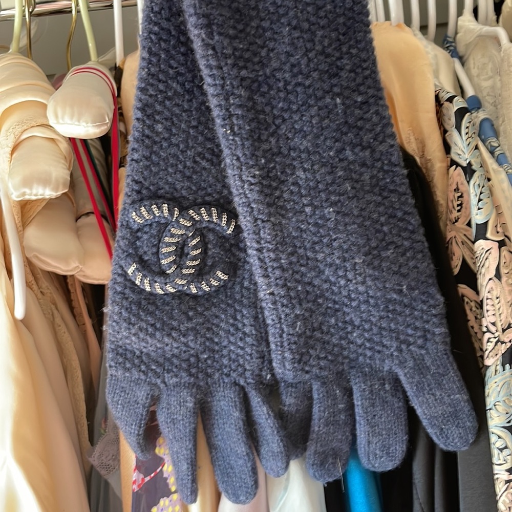 Chanel CC cashmere gloves - Picture 6 of 10